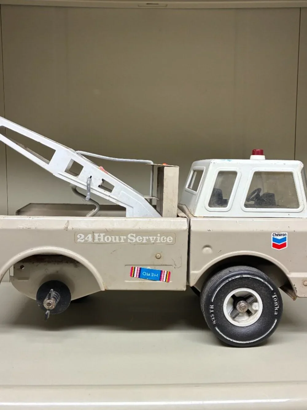 Vintage 1970s Mighty Tonka Chevron Tow Wrecker Truck 24 Hr Service Pressed Steel